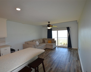 445 Carolcrest Lane - Photo Thumbnail 8