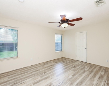1006 Harrisburg Court - Photo Thumbnail 10