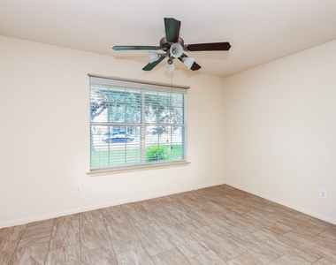 1006 Harrisburg Court - Photo Thumbnail 4