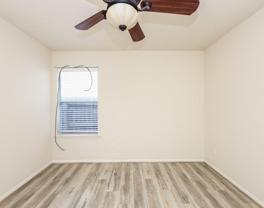 1006 Harrisburg Court - Photo Thumbnail 15
