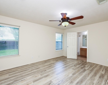 1006 Harrisburg Court - Photo Thumbnail 11