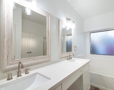 1030 Wentworth Drive - Photo Thumbnail 7