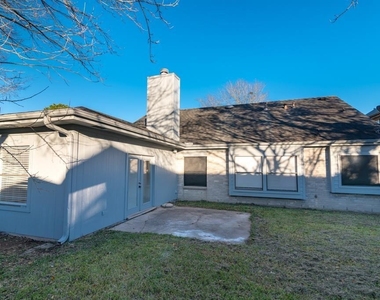 1030 Wentworth Drive - Photo Thumbnail 10
