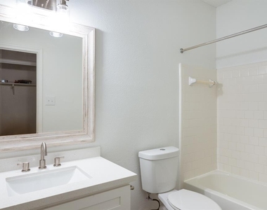1030 Wentworth Drive - Photo Thumbnail 9