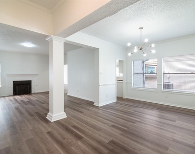 1030 Wentworth Drive - Photo Thumbnail 2