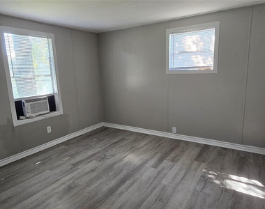 17406 Spruce Lane - Photo Thumbnail 13