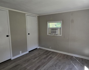 17406 Spruce Lane - Photo Thumbnail 14