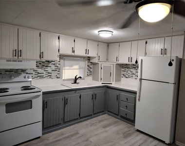 17406 Spruce Lane - Photo Thumbnail 8