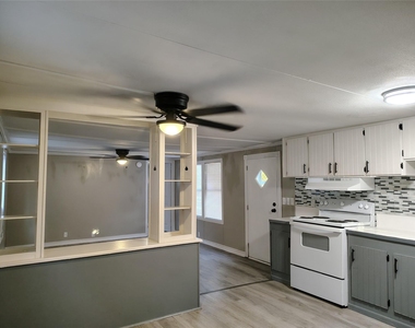 17406 Spruce Lane - Photo Thumbnail 11