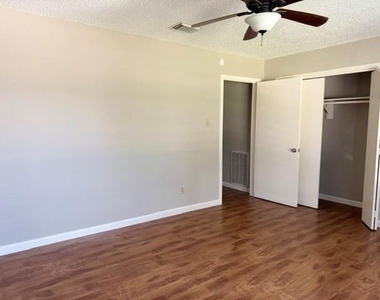 3043 Mosby Drive - Photo Thumbnail 18