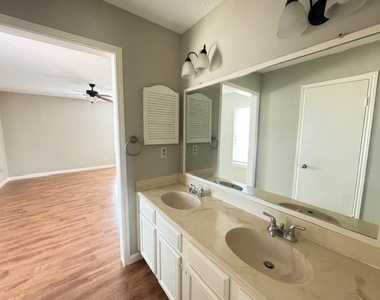 3043 Mosby Drive - Photo Thumbnail 14