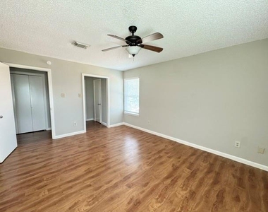 3043 Mosby Drive - Photo Thumbnail 12