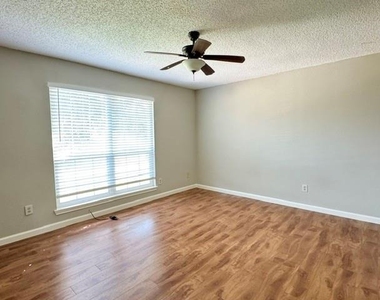 3043 Mosby Drive - Photo Thumbnail 20
