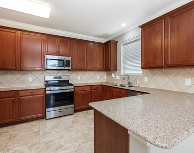 16021 Summerville Lake Drive - Photo Thumbnail 10