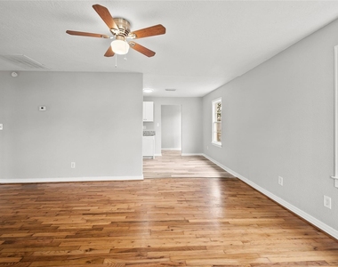 234 E Texas Street - Photo Thumbnail 4