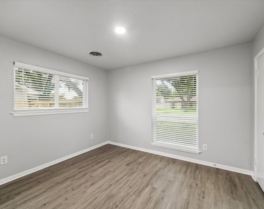 4114 Hill Oak Drive - Photo Thumbnail 7