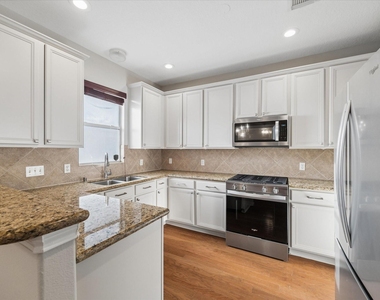 1432 W 24th Street - Photo Thumbnail 3