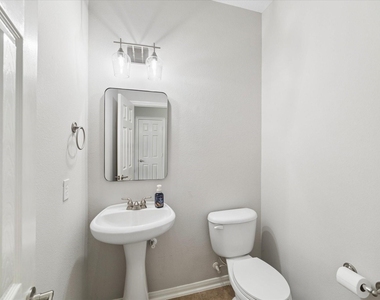 1432 W 24th Street - Photo Thumbnail 4