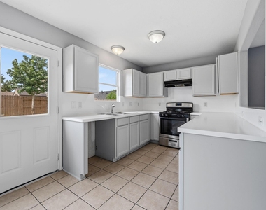 9006 Blue Cedar Lane - Photo Thumbnail 7
