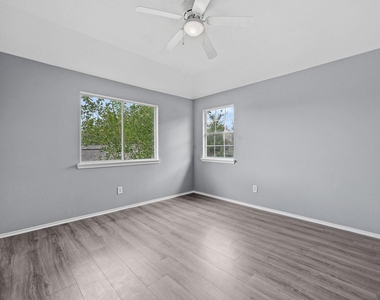 9006 Blue Cedar Lane - Photo Thumbnail 14