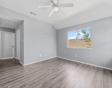9006 Blue Cedar Lane - Photo Thumbnail 15