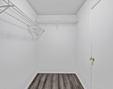 9006 Blue Cedar Lane - Photo Thumbnail 13
