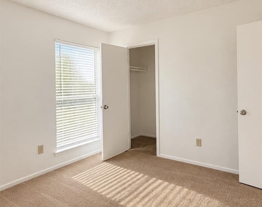 6703 Loch Bruceray Dr - Photo Thumbnail 16