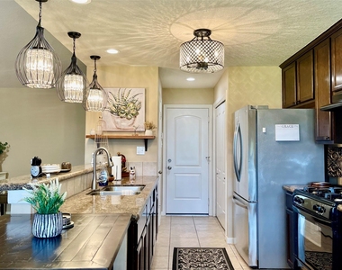 7808 Colonial Lane - Photo Thumbnail 8