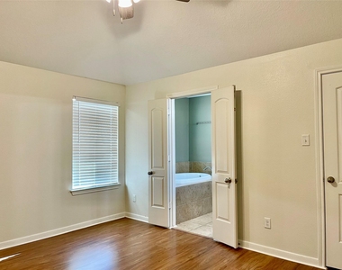 7808 Colonial Lane - Photo Thumbnail 16