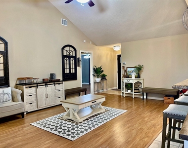 7808 Colonial Lane - Photo Thumbnail 21