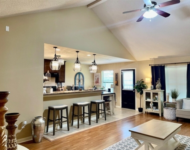 7808 Colonial Lane - Photo Thumbnail 6