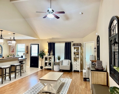 7808 Colonial Lane - Photo Thumbnail 17