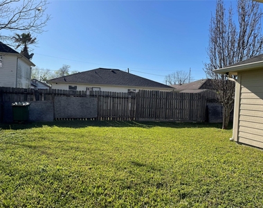 7808 Colonial Lane - Photo Thumbnail 11