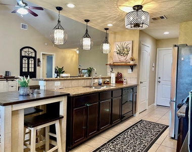 7808 Colonial Lane - Photo Thumbnail 9