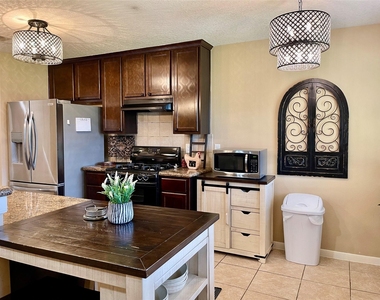 7808 Colonial Lane - Photo Thumbnail 20