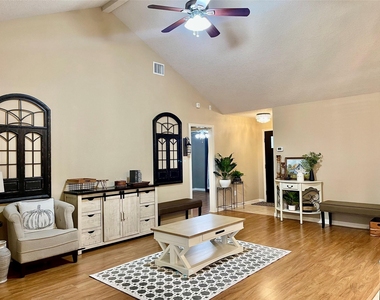 7808 Colonial Lane - Photo Thumbnail 7