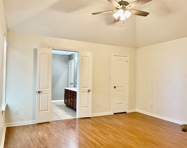 7808 Colonial Lane - Photo Thumbnail 13