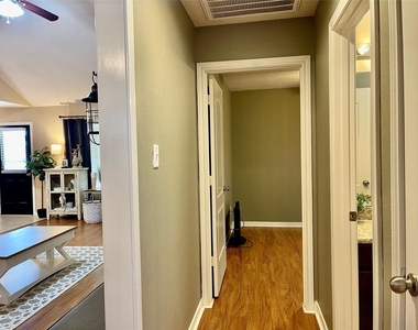7808 Colonial Lane - Photo Thumbnail 5