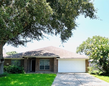 1404 Helmsley Drive - Photo Thumbnail 4