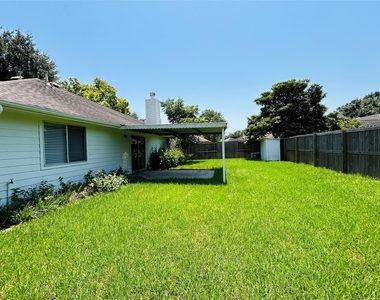 1404 Helmsley Drive - Photo Thumbnail 34