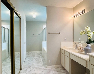 1404 Helmsley Drive - Photo Thumbnail 21