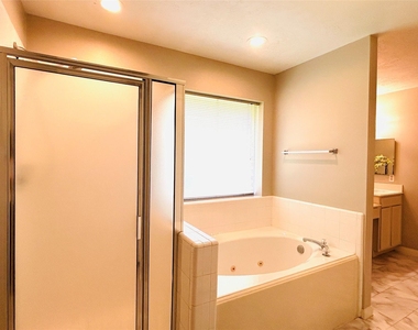 1404 Helmsley Drive - Photo Thumbnail 25