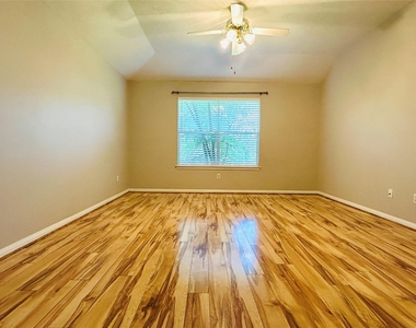 1404 Helmsley Drive - Photo Thumbnail 20