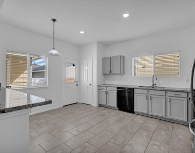 11926 Jelicoe Drive - Photo Thumbnail 3
