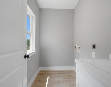 2022 Wavell Street - Photo Thumbnail 26