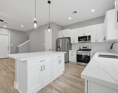 2022 Wavell Street - Photo Thumbnail 9
