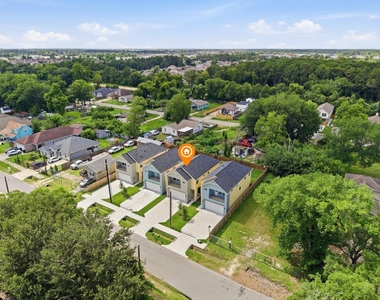 2022 Wavell Street - Photo Thumbnail 2