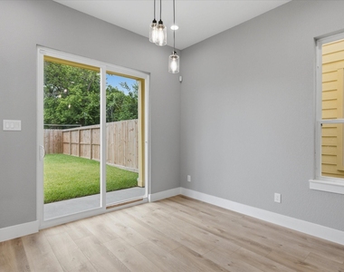 2022 Wavell Street - Photo Thumbnail 13