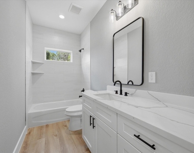 2022 Wavell Street - Photo Thumbnail 24