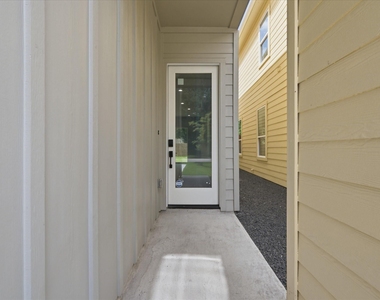 2022 Wavell Street - Photo Thumbnail 4
